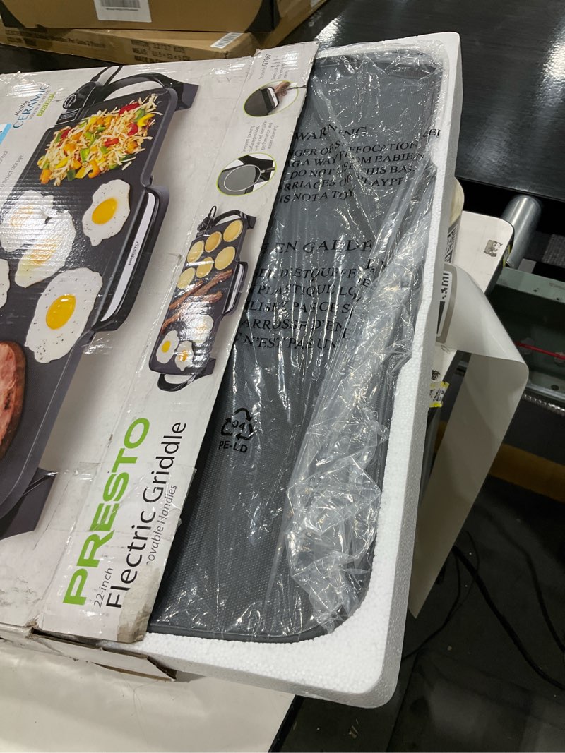 Condition photo showing Good Condition for Presto 22-inch Electric Griddle with removable handles