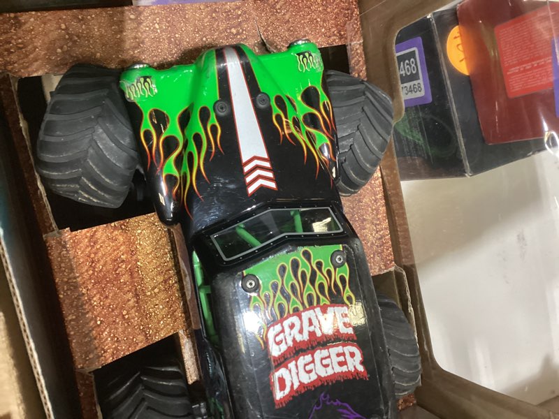 Condition photo showing New/Like New for losi 1/18 mini lmt grave digger 2s 4x4 rtr brushed monster truck battery & charger included green los01026t1