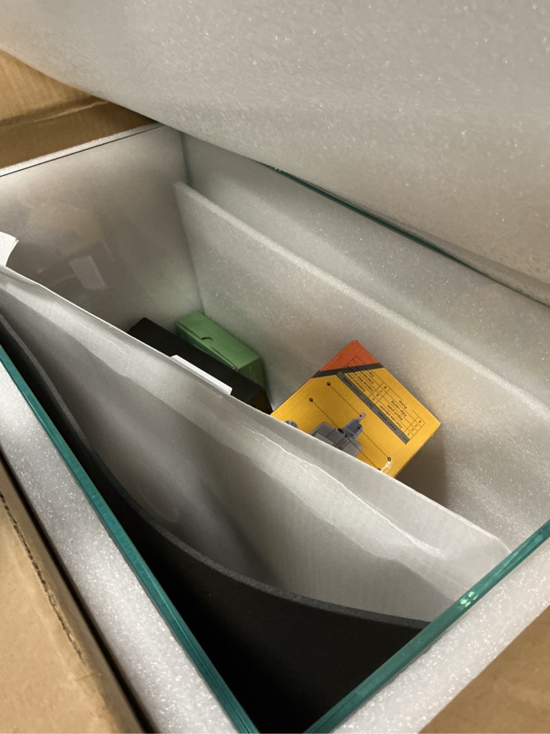 Condition photo showing Good Condition for 10 Gallon Glass Small Fish Tank with Filter Light and Lid, Aquarium Starter Kit