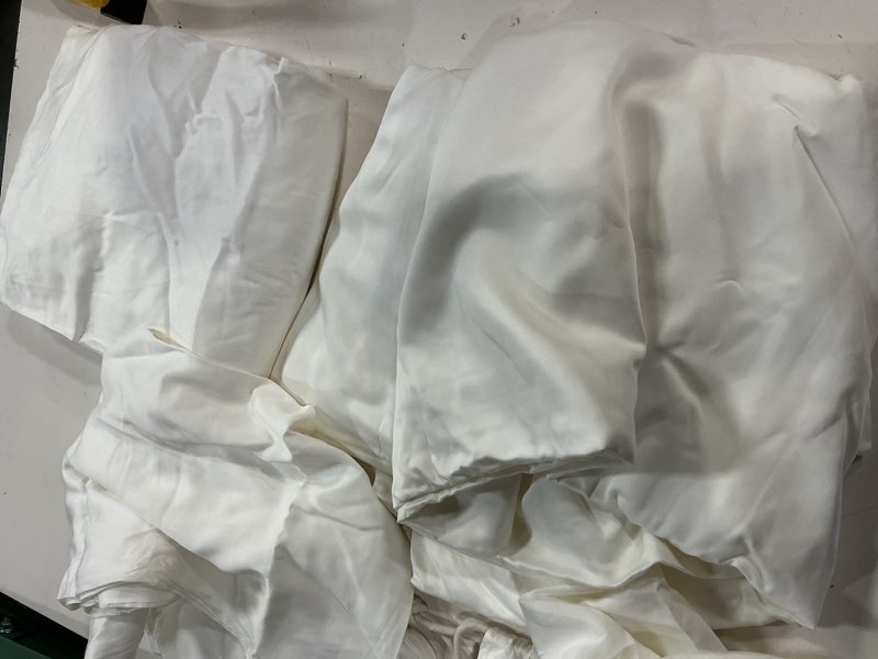 Condition photo showing Good Condition for quince, organic bamboo sheet set/queen/ivory