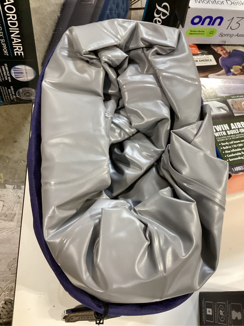 Condition photo showing Good Condition for beautyrest extraordinaire 15" inflatable blow-up air bed mattress with built-in pump twin