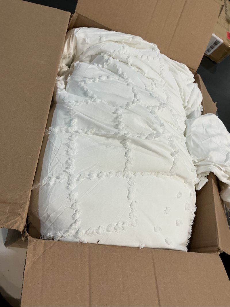 Condition photo showing As Is for bedsure twin xl comforter set - white comforter, boho tufted shabby chic bedding for kids, 2 pieces vintage farmhouse bed set for all seasons, fluffy soft bedding with 1 pillow sham twin xl 01 - white