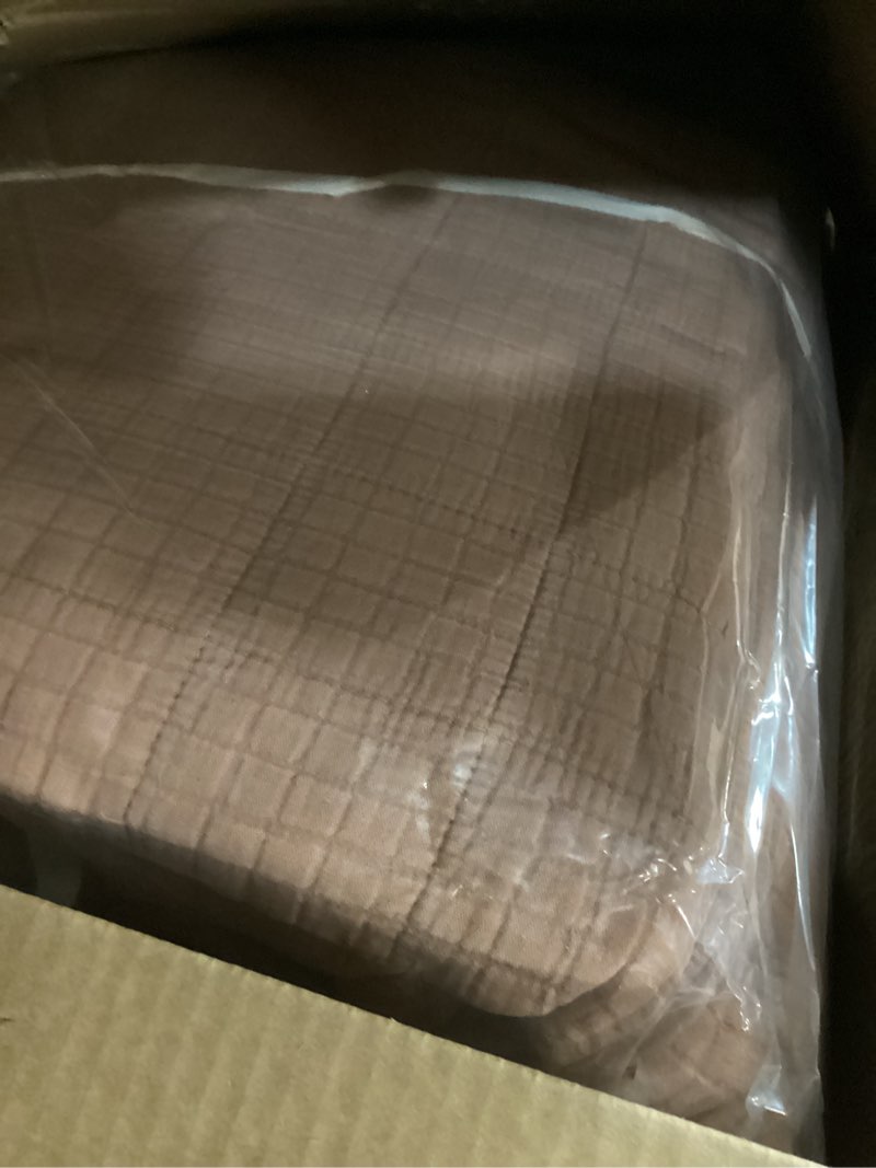 Condition photo showing Good Condition for EVERGRACEHOME Stonewashed Cotton Quilt Set King Size, Ultra Soft Oversized Bedspread Coverlet Set, Lightweight Crinkle Box Stitch Bedding Sets for All Season, with 2 Shams, Blushed Terracotta King/Cal King (108" x 96") Blushed Terracotta