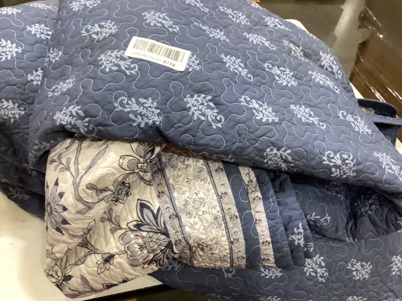 Condition photo showing Good Condition for 100% cotton oversized king bedspread 128"x120" - lightweight farmhouse california king quilt set, reversible printed botanical pattern extra wide quilted bedding coverlet, 3 pcs, blue/white blue/grey/star white cal king(128"x120")