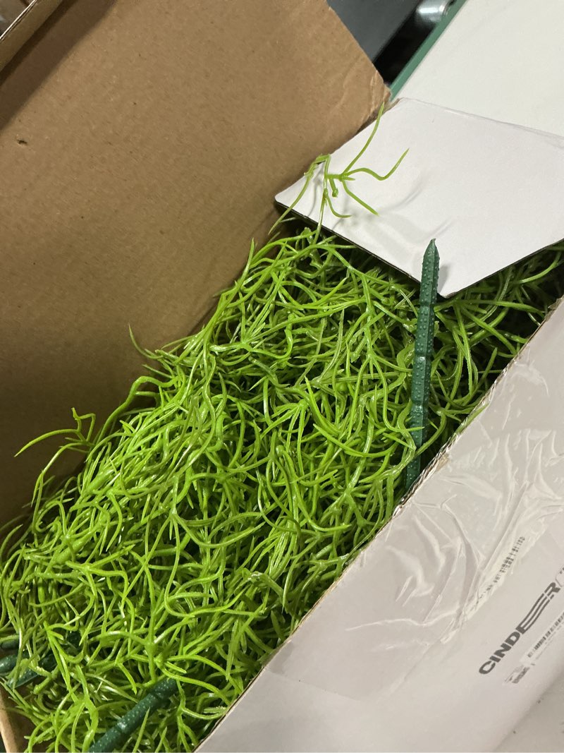 Condition photo showing Good Condition for cindeer 15 pcs spanish moss faux hanging moss garland fake greenery artificial decor for crafts(43 inch,green) green 43 inch