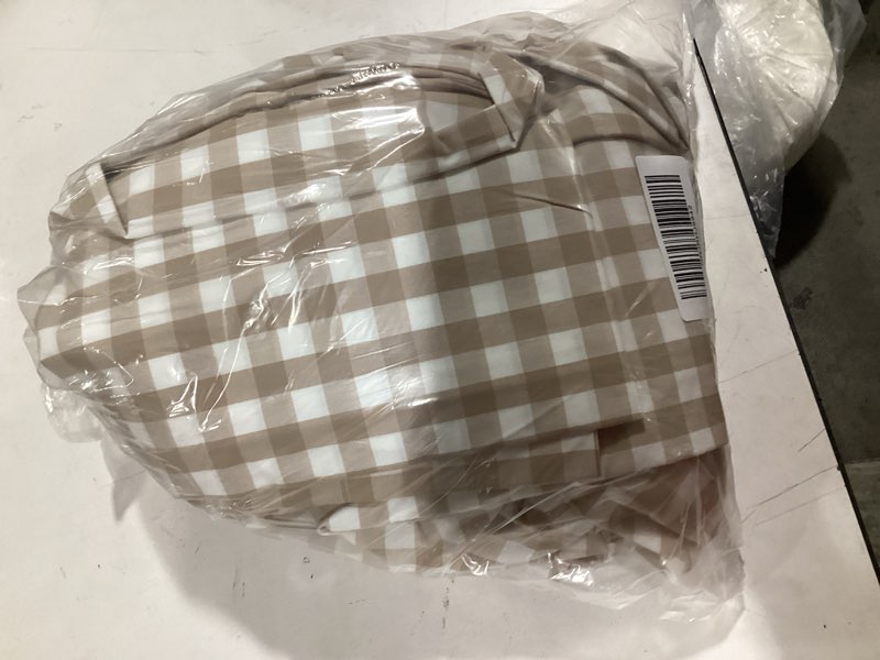 Condition photo showing Good Condition for brown and white picnic set quince