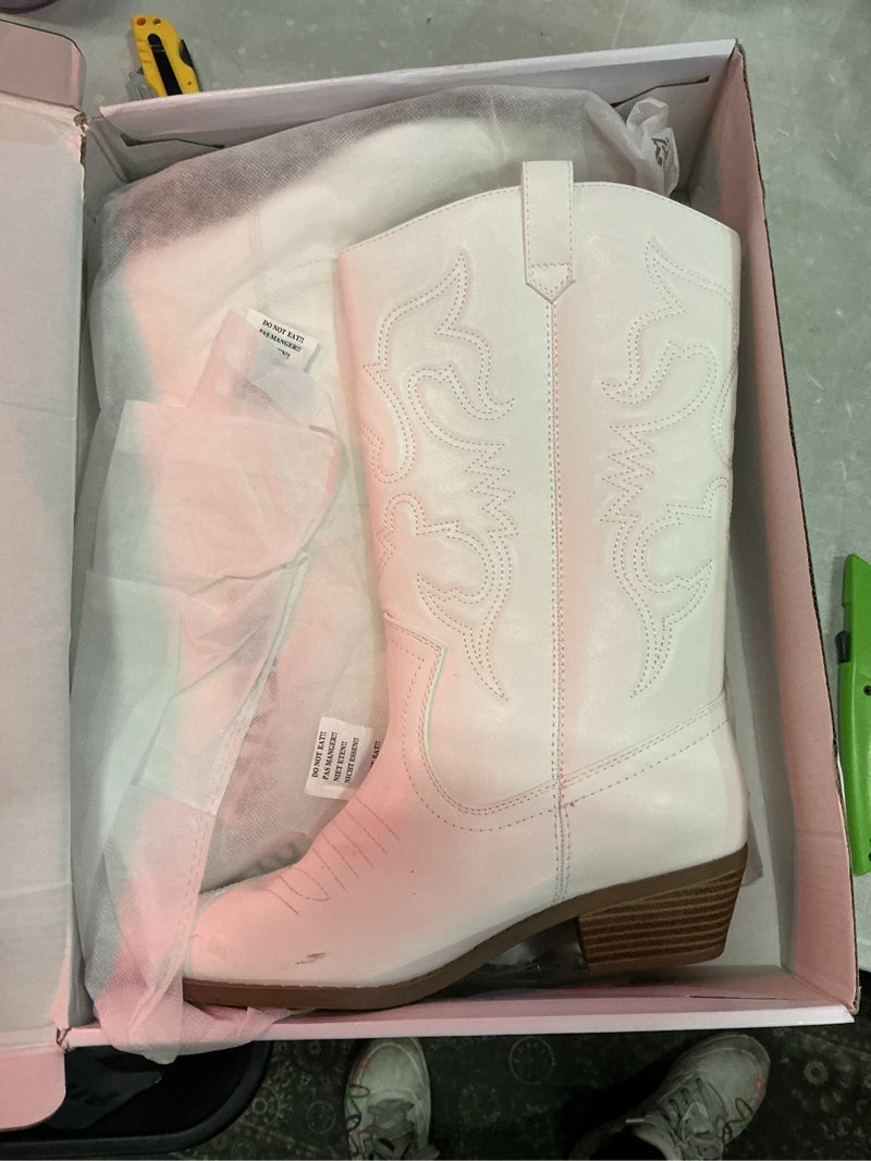 Condition photo showing Good Condition for dream pairs women's mid-calf boots - classic comfort