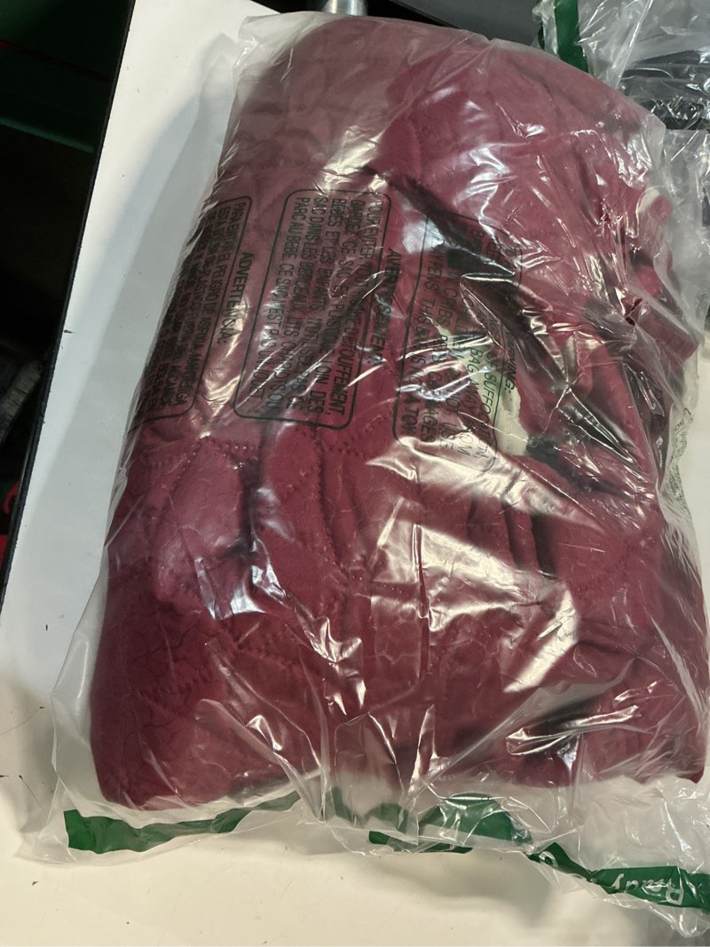 Condition photo showing Good Condition for taococo 100% waterproof recliner cover - recliner cover with non-slip granule, recliner chair covers with elastic band, recliner chair covers for reclining chair(wine, small-22'') wine small-22''