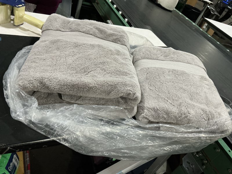 Condition photo showing As Is for quince turkish ultra plush bath towel (set of 2)
