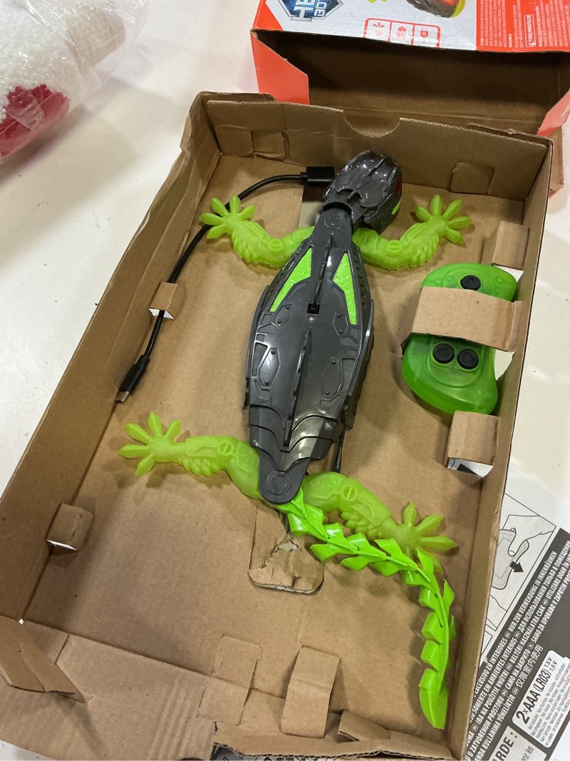 Condition photo showing Good Condition for hex bots wall crawler gecko with official wall climber technology, rechargeable remote control robot kids toys, prank toys for boys & girls ages 4 & up wall crawler gecko rc