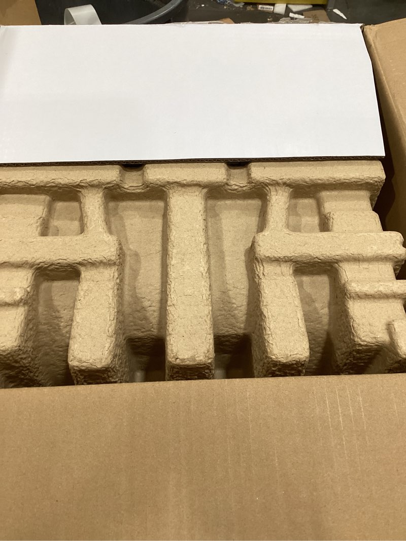 Cordless robotic pool cleaner