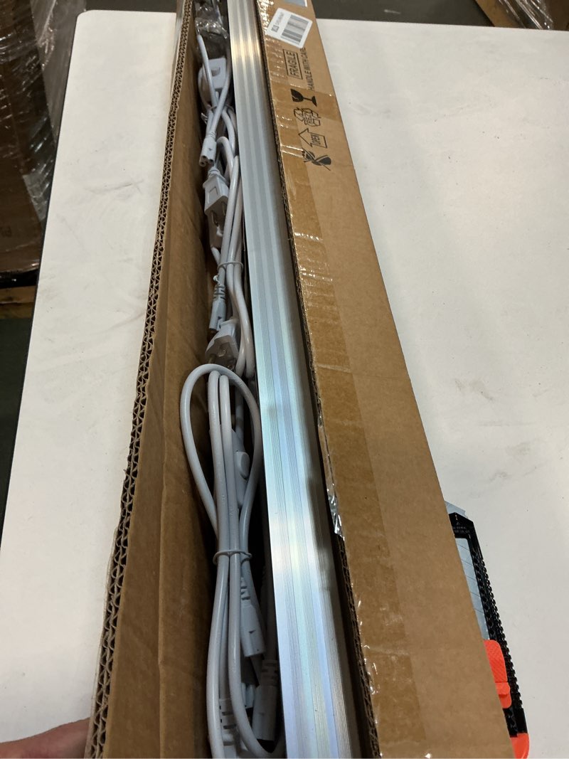 Condition photo showing Good Condition for Barrina T8 LED Shop Lights for Workshop 4FT, 50W, 6500K, ?Super Bright White, Clear Cover, Ceiling, V-Shape Shop Light Fixture, Garage, Warehouse, Basement, ETL Listed, 2 Packs 6500K 4FT-2 Packs