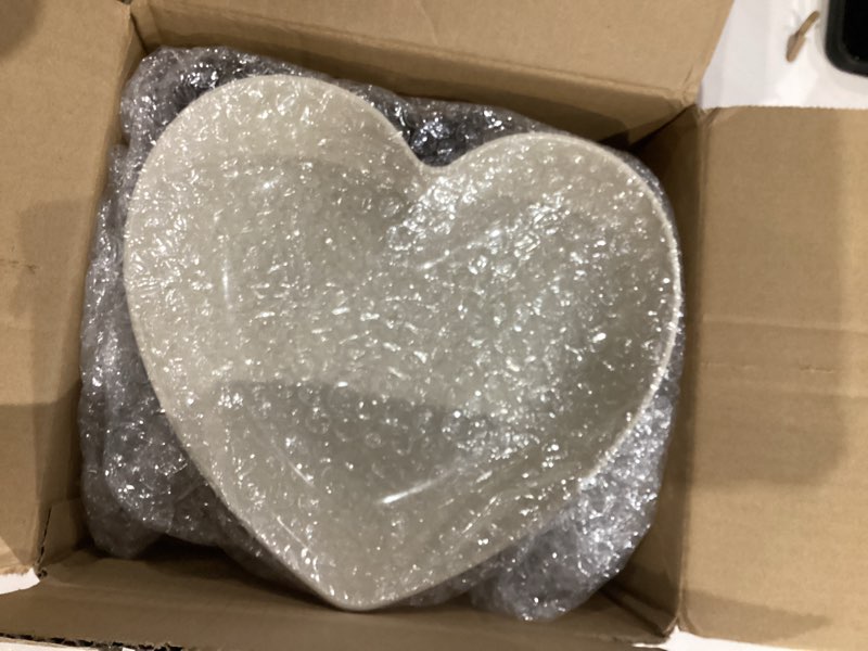 Condition photo showing Good Condition for 10 Pcs 8.5 Inch Heart Plates Valentine's Day Plates Plastic Heart Shaped Bowls Dessert Appetizer Salad Bowls for Valentine's Day Party Supplies White