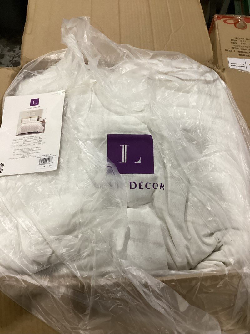 Condition photo showing New/Like New for Lush Decor Ravello Pintuck Comforter Set - Luxe 5 Piece Textured Bedding Set - Traditional Glam & Farmhouse Inspired Bedroom Decor - King, Wheat King Wheat