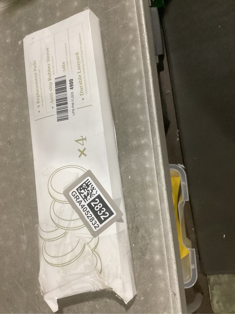 Condition photo showing Good Condition for amazerbath lotion applicator for back, feet, 4 replacement pads with 17" curved handle, back sunscreen applicator for kids, elderly, women, apply skin cream medicine moisturizer tanner, white