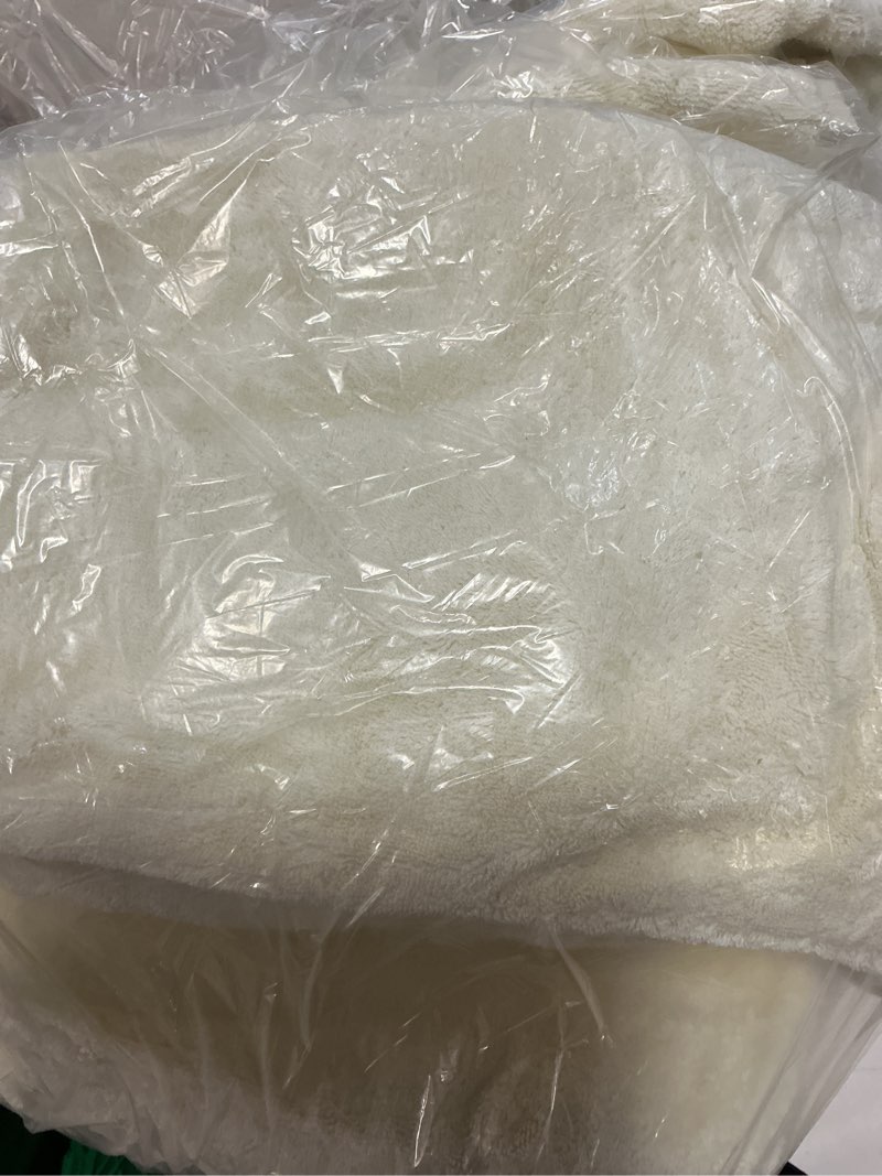 Condition photo showing Good Condition for turkish ultra plush bath sheet (set of 2), one size, ivory