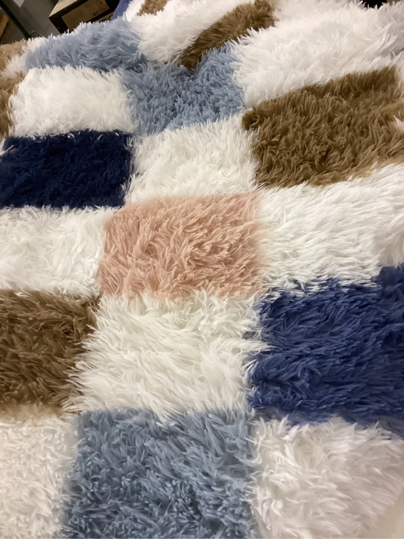 Large fuzzy area rug 