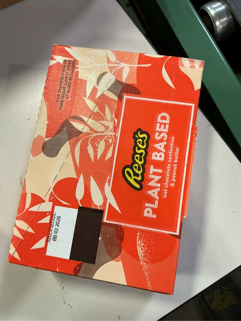 Condition photo showing New/Like New for (BB:03/2026)REESE PLANT BASED SIGNATURE CREAMY BAR BOX