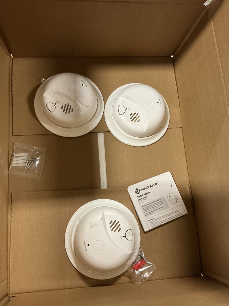 Condition photo showing Good Condition for First Alert 9120B Smoke Detector, Hardwired Alarm with Battery Backup, 3-Pack