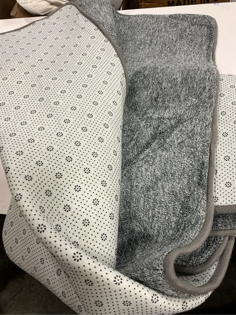 Condition photo showing Good Condition for hqayw 4x6 area rugs for living room, washable memory foam soft modern rug, indoor low pile minimalist non slip carpets for kids girls bedroom nursery dorm home decor, grey green 4x6feet grey green-white