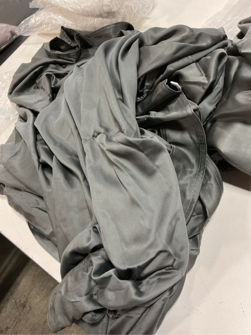 Condition photo showing Good Condition for bamboo duvet cover set(88x92in)