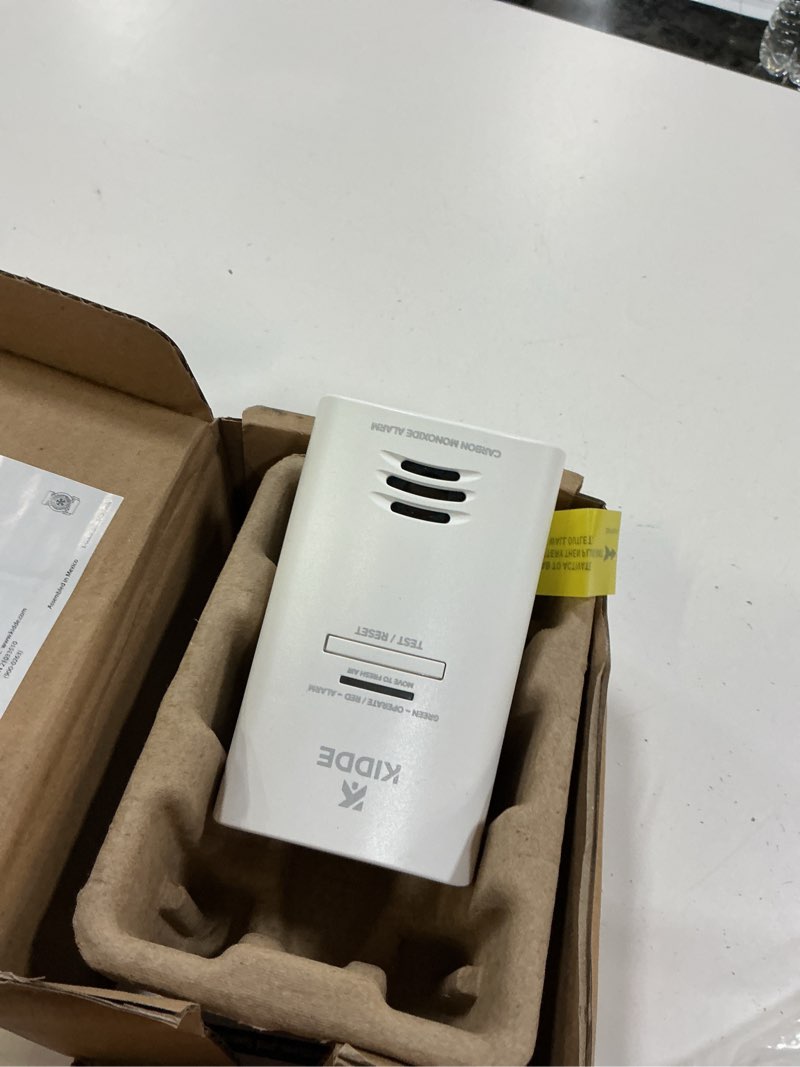 Condition photo showing Good Condition for kidde carbon monoxide + explosive gas, natural gas & propane alarm, plug-in with 9v battery backup, digital display, 85 db alarm, led status indicators, 3rd edition