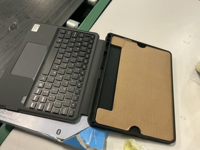 Condition photo showing Good Condition for onn. keyboard folio case for onn. 11 inch tablet (2026) – black