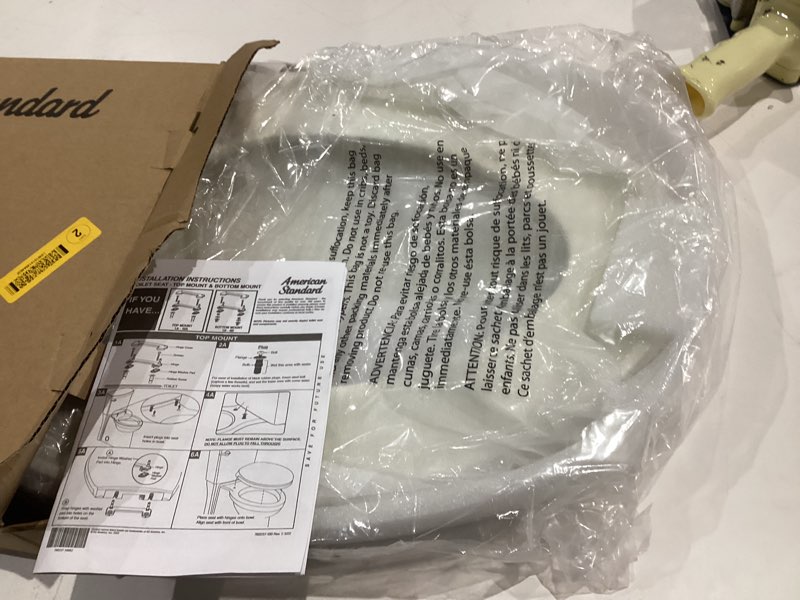 Condition photo showing Good Condition for american standard 5503b00b.020 transitional slow-close round front toilet seat, white modern
