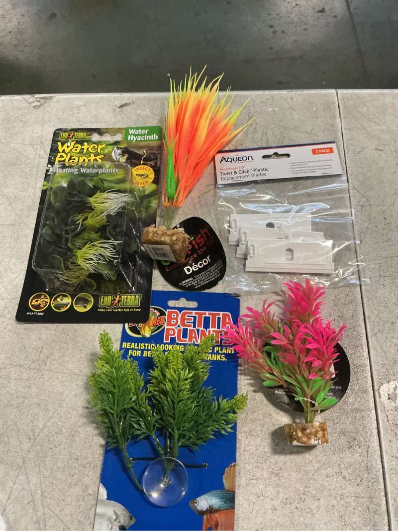 Condition photo showing New/Like New for Assortment of small pet items,miscellaneous small, variety of items multiple pieces, 5 items total