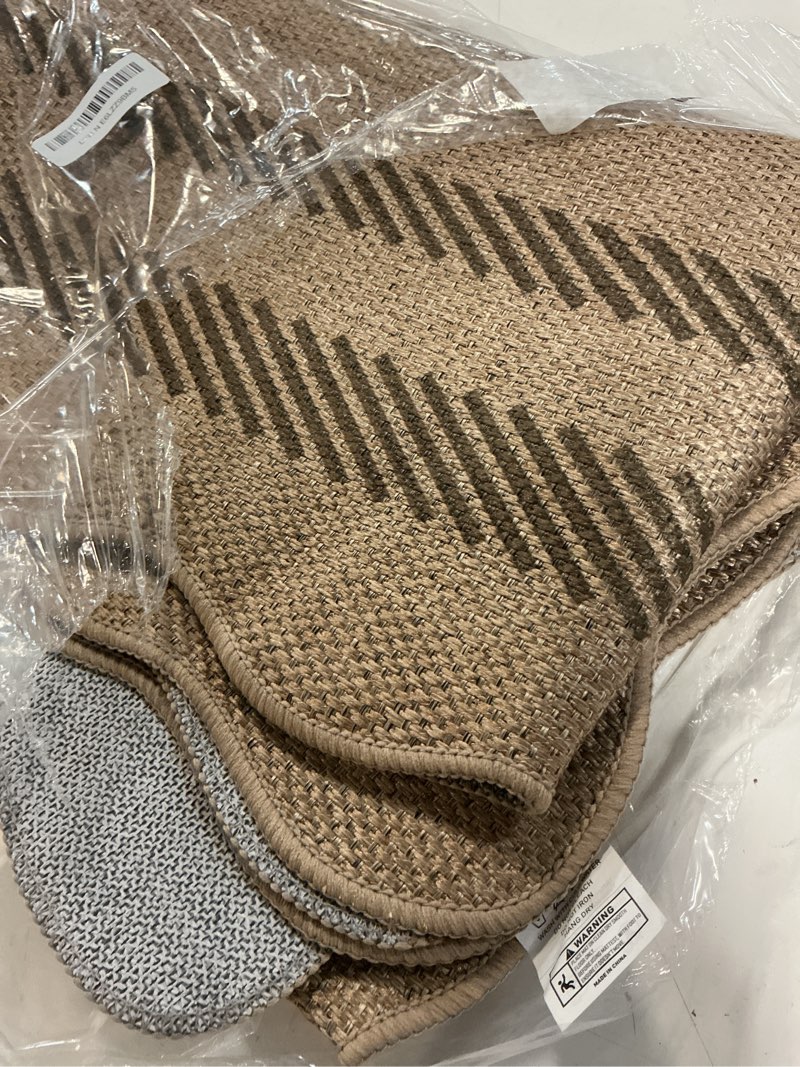 Condition photo showing Good Condition for livebox scalloped easy jute 4x6 outdoor rug, washable non slip geometric area rugs for living room bedroom, indoor outdoor farmhouse rug modern carpet door mat tan rugs for patio dining room entryway 4‘ x 6’ tan/border 2