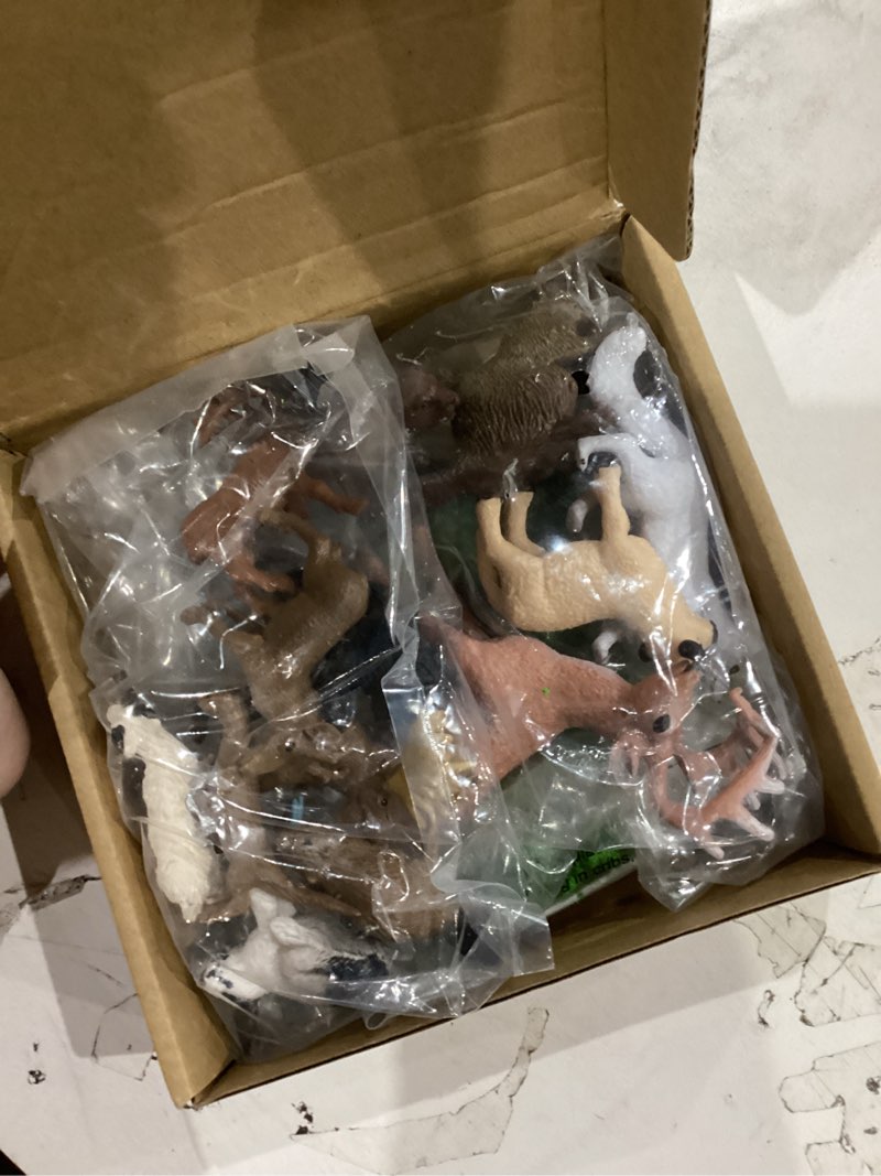 Condition photo showing Good Condition for Sumind 18 Pcs Forest Animals Figurines Woodland Assorted Model Trees Kit Miniature Plastic Realistic Wild Cake Topper for Birthday Party Favor(Forest Animals)