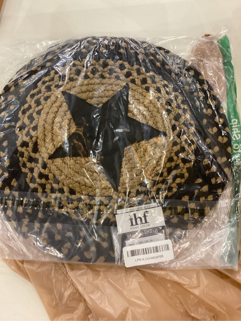 IHF Rugs Black Star 15" Diameter Braided Accent Mat