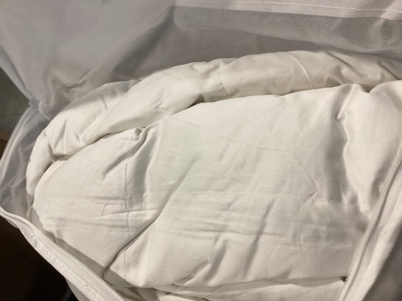 Condition photo showing Good Condition for quince premium down comforter cal king