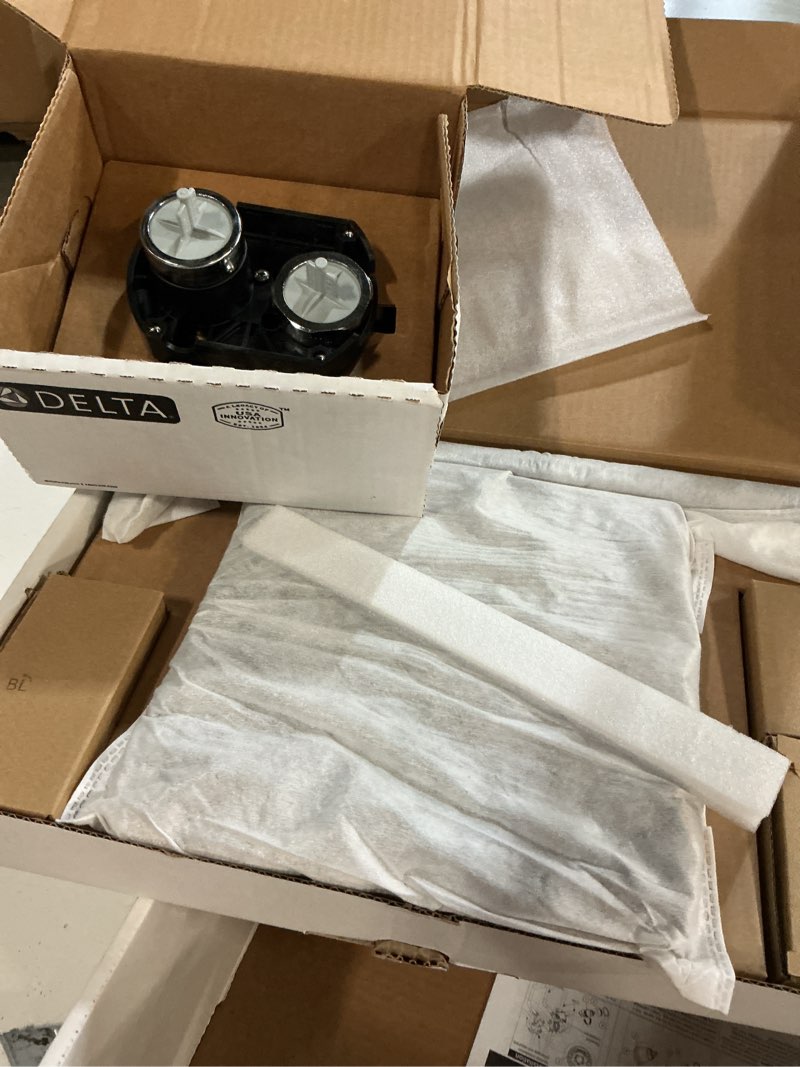 Condition photo showing Good Condition for delta modern 14 series square rain shower system faucet set, rainfall matte black shower head and handle set, valve trim kit, 10 inch, matte black 342701-bl