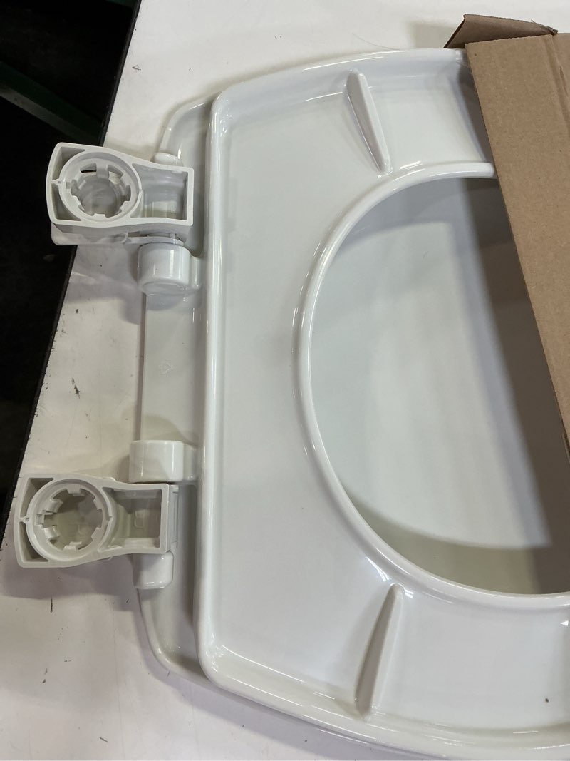 Condition photo showing Good Condition for bemis 730slec slow close toilet seat, easy clean hinges and durable plastic seat, made in usa, round, white