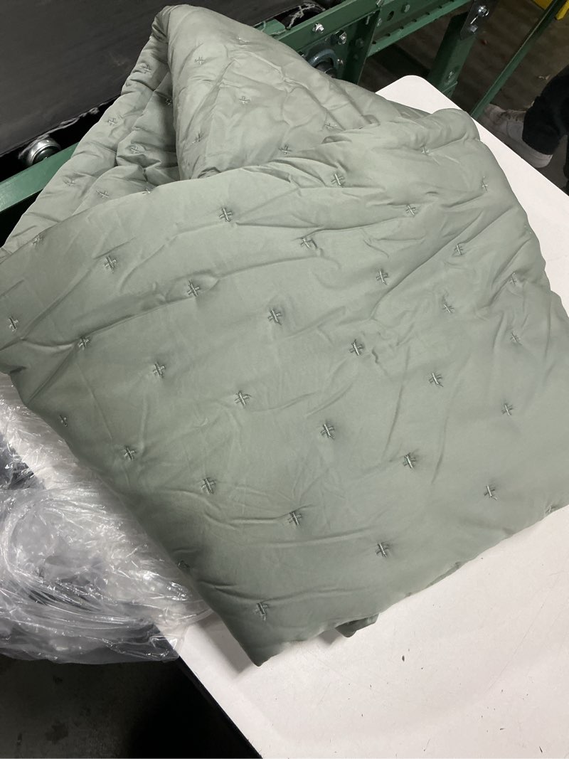 Condition photo showing As Is for quince bamboo dream quilt eucalyptus 