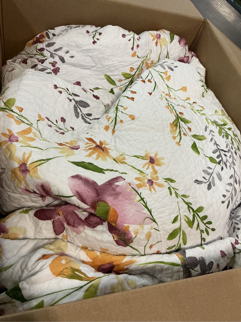 Condition photo showing Good Condition for sanracie oversized king bedspread(120"x120"),100% cotton floral quilt set 3pcs soft lightweight yellow wild flower botanical printed pattern oversized king quilt bedding coverlet for all seasons oversized king (120 x 120) floral b