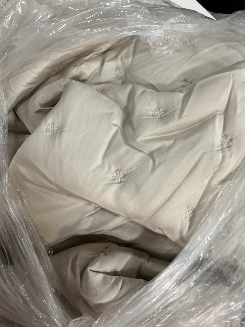 Condition photo showing New/Like New for bamboo dream quilt sand size: king/cal king quinse
