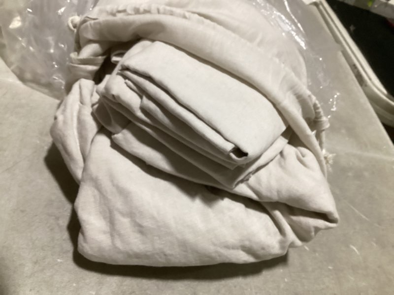 Condition photo showing Good Condition for european linen sheet set, queen, sand