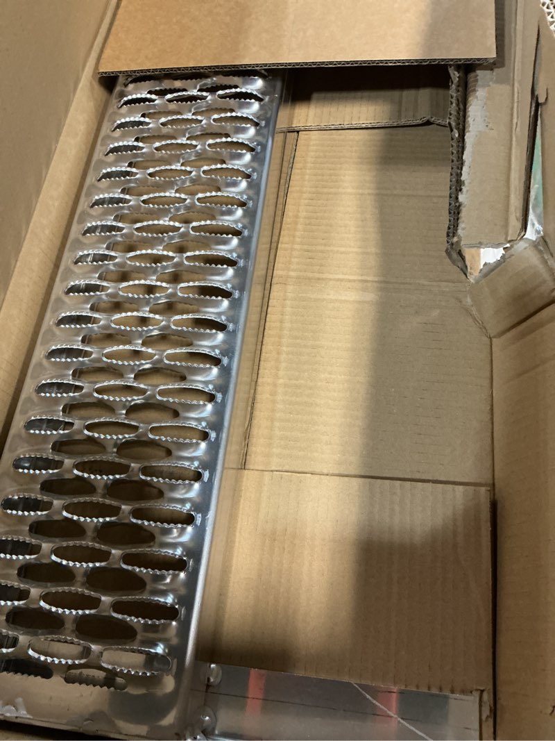 Condition photo showing Good Condition for aluminum battery box toolbox bottom replacement step for peterbilt 379 388 389