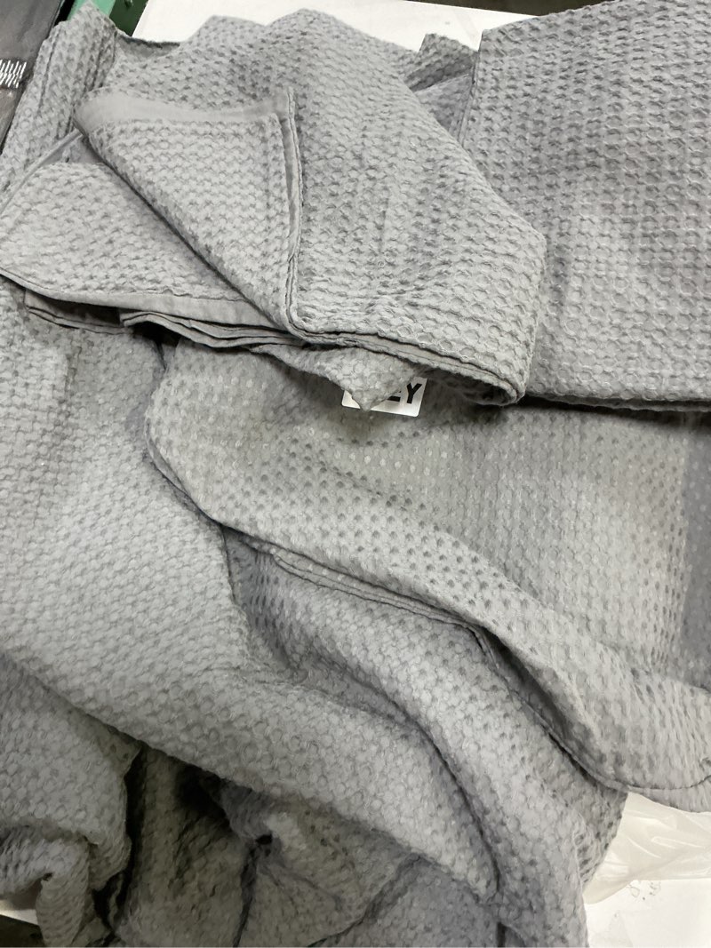 Condition photo showing Good Condition for quince, organic luxe honeycomb set of 3 ,duvet cover +cover of pillow ,(king) ,grey