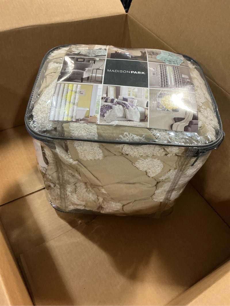 Condition photo showing New/Like New for madison park tufted chenille 100% cotton duvet modern luxe all season comforter cover bed set with matching shams, king/cal king(104"x92"), damask taupe 3 piece viola, damsk taupe king/cal king(104"x92")