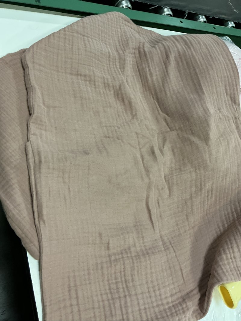Condition photo showing Good Condition for quince organic cotton gauze pillowcases latte standard 