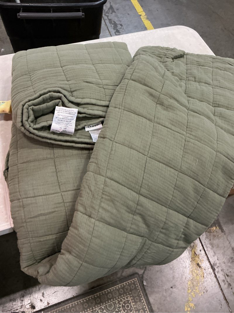 Condition photo showing Good Condition for organic cotton gauze box quilt full/queen