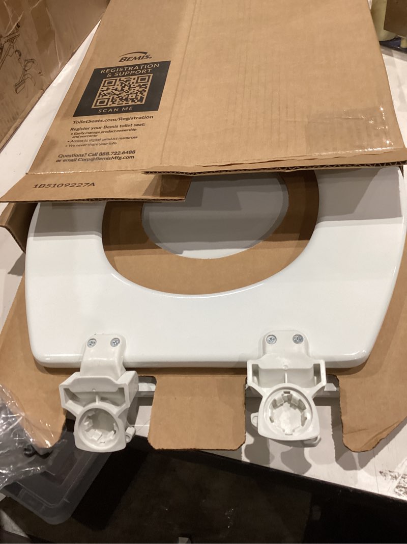 Condition photo showing Good Condition for bemis 500ec durable wood toilet seat with easy clean hinges, made in usa, round, white 1 seat round