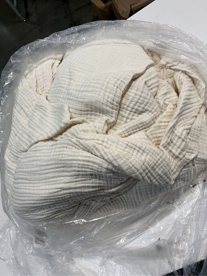 Condition photo showing As Is for quince organic cotton gauze duvet cover set, king/cal king, undyed