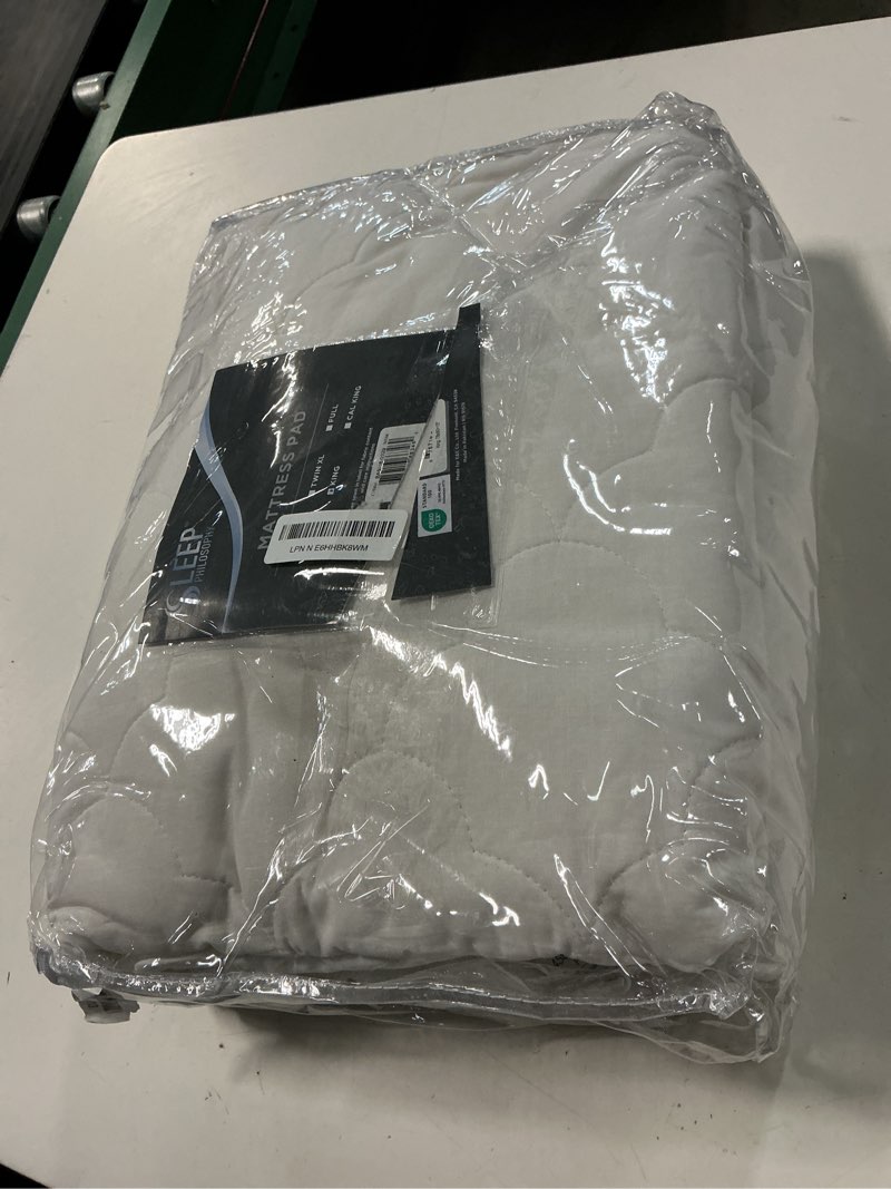 Condition photo showing New/Like New for madison park quebec split corner quilted bedspread classic traditional design all season, lightweight, bedding set, matching shams, queen, damask quilted cream 3 piece