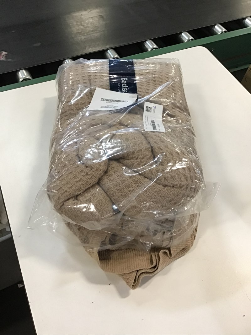 https://lotting-media.assets.bidfta.com/lotting_b07560fd-5920-4b7a-aa98-9575dd1c0f09