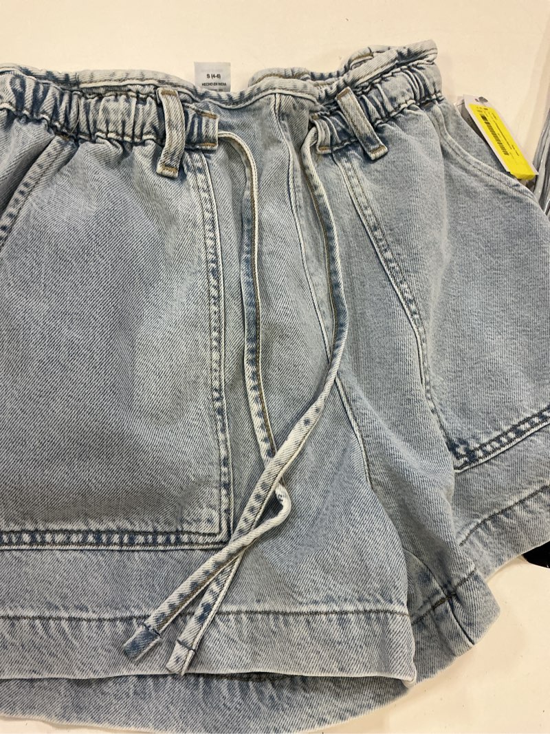 Condition photo showing Good Condition for time and tru women's drapey utility shorts s