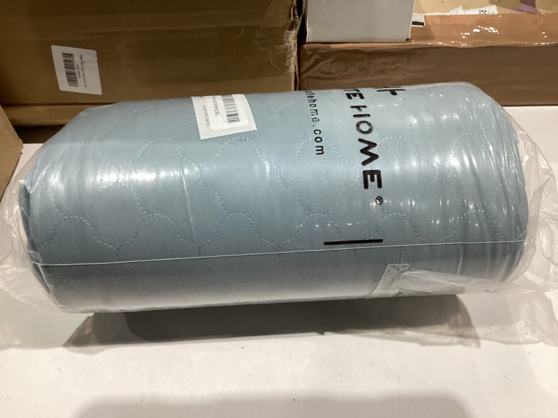 Condition photo showing New/Like New for HORIMOTE HOME Quilt Twin Size Chambray Blue, Lightweight Quilt for Summer Ultra-Soft Microfiber Modern Style Quilted Clouds Pattern Bedspread Quit Set 2 Pieces (1 Quilt and 1 Pillow Sham) Chambray Twin(68" x 86")